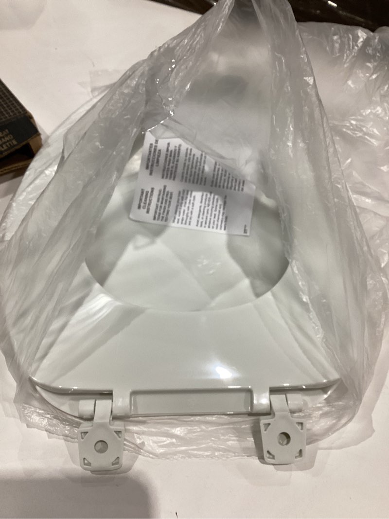 Condition photo showing Good Condition for bemis 170 000 toilet seat, elongated, plastic, white
