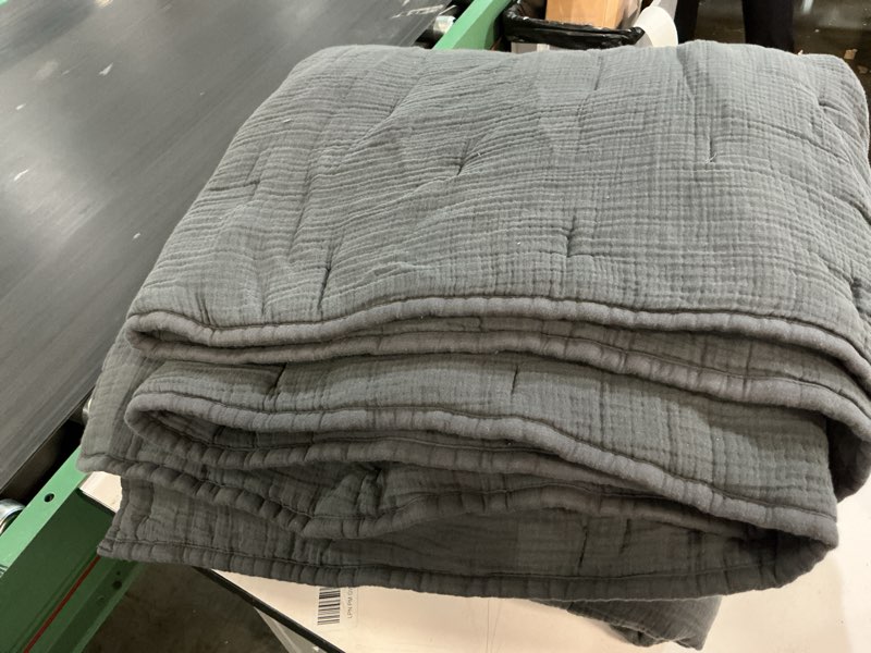 Condition photo showing Good Condition for european linen box quilt queen