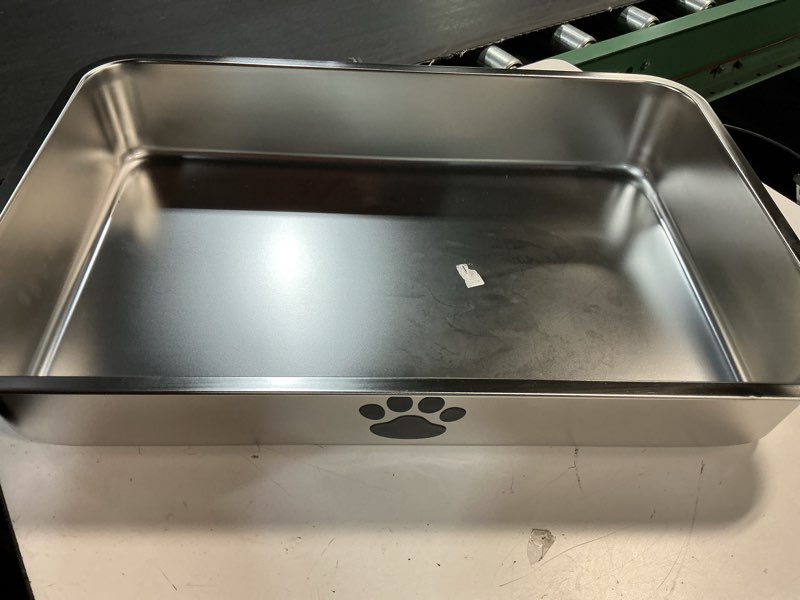 Condition photo showing Good Condition for stainless steel cat litter box, indoor litter tray pet toilet supplies,xxl 4in shallow metal litter pan for senior cats and kittens,multi-cat households, non-odor, non-stick, easy to clean 23.6" x 15.8" x 4"