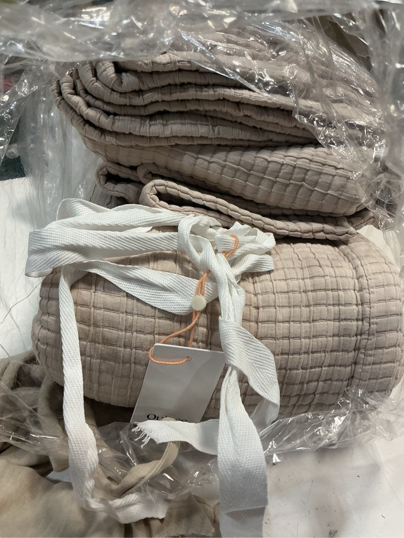 Condition photo showing Good Condition for quince organic ribbed cotton coverlet set king/cal king