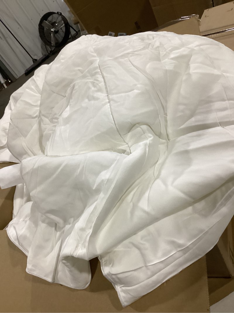 Condition photo showing Good Condition for doz all season cooling comforter, 100% viscose derived from bamboo, breathable, lightweight, soft, down alternative duvet insert, 8 loops, 90"x90" (full/queen)