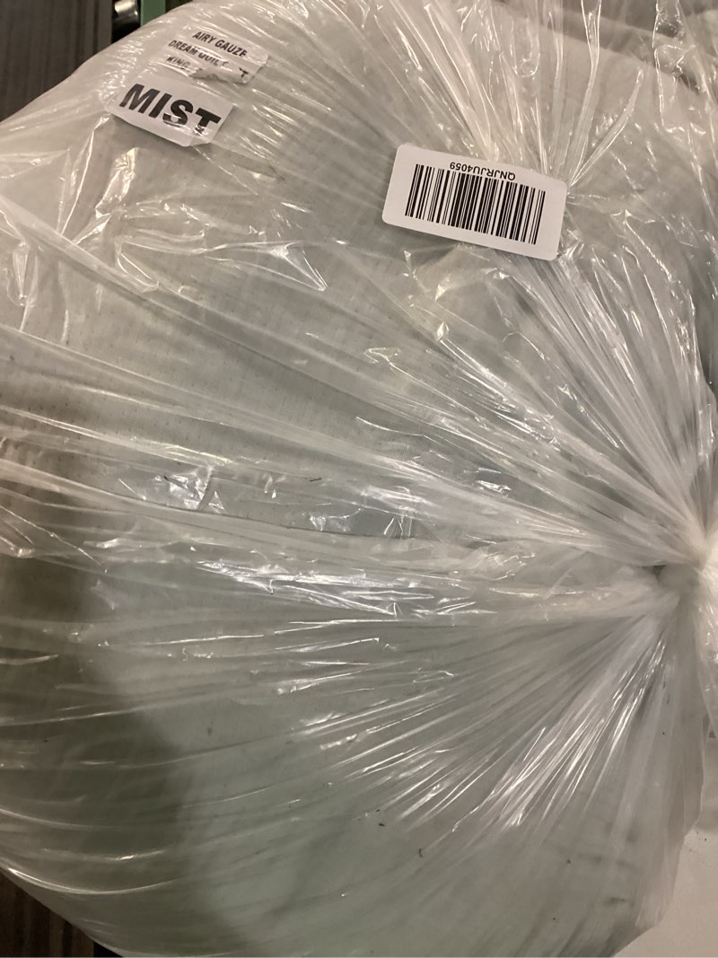 Condition photo showing New/Like New for organic cotton gauze dream quilt set, king/cal king, mist