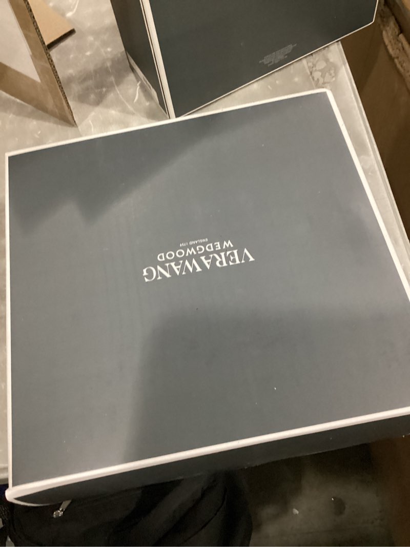 https://lotting-media.assets.bidfta.com/lotting_e4c52b33-8b61-478e-87e0-66a17bd4e9b2