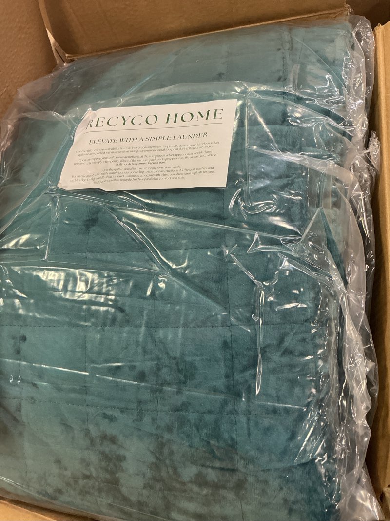 Condition photo showing Good Condition for RECYCO Luxury Velvet Quilt Set King Size, Lightweight Velvet Comforter Set, Oversized Bedspread Coverlet Quilted Bedding Set, with 2 Matching Pillow Shams, for All Season, Teal King/Cal King (108" x 92") Teal
