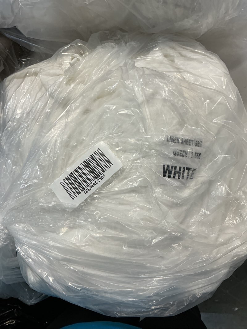 Condition photo showing Good Condition for european linen double flange deluxe bedding bundle, queen, white