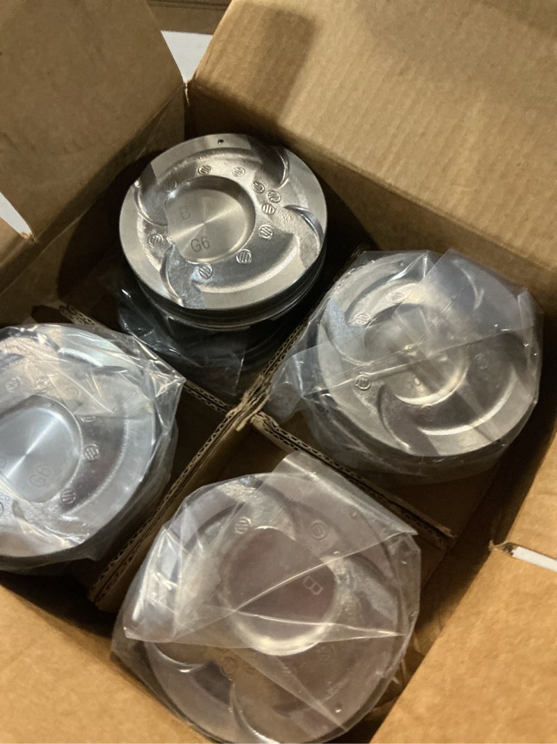 Condition photo showing Good Condition for 4x connecting rod & piston rings kit replacement for hyundai accent veloster kia rio 2012-2017 23041-2b610 23510-2b010