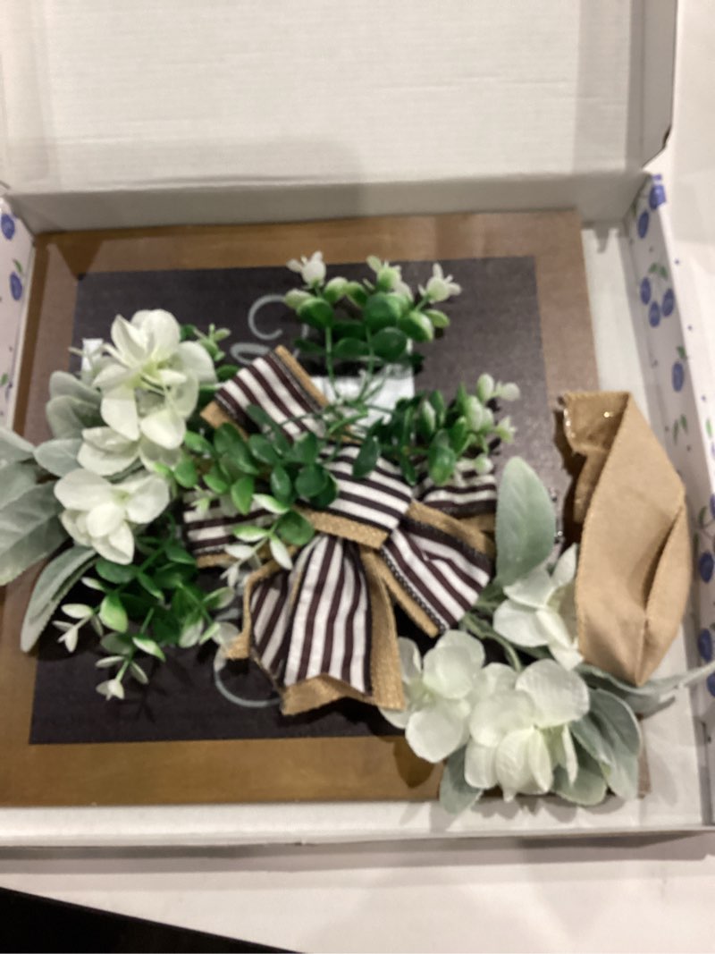 Condition photo showing Good Condition for Last Name Year Round Front Door Wreath, 26 Letter Farmhouse Wreath, Wooden Hanging Sign, Door Decoration, All Seasons Wreath, 30 cm x 30 cm (11.8 inches x 11.8 inches), Wood Color P