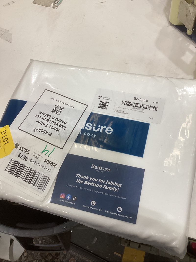 Condition photo showing New/Like New for Bedsure White Duvet Cover Queen Size - 3 Pieces Prewashed Cotton-Like Polyester Extra Soft Bedding Set, Includes 1 Duvet Cover 90x90 Inches with Zipper Closure & 2 Pillow Shams, Comforter Not Included 00 - White (No Comforter) Queen (90" x 90")