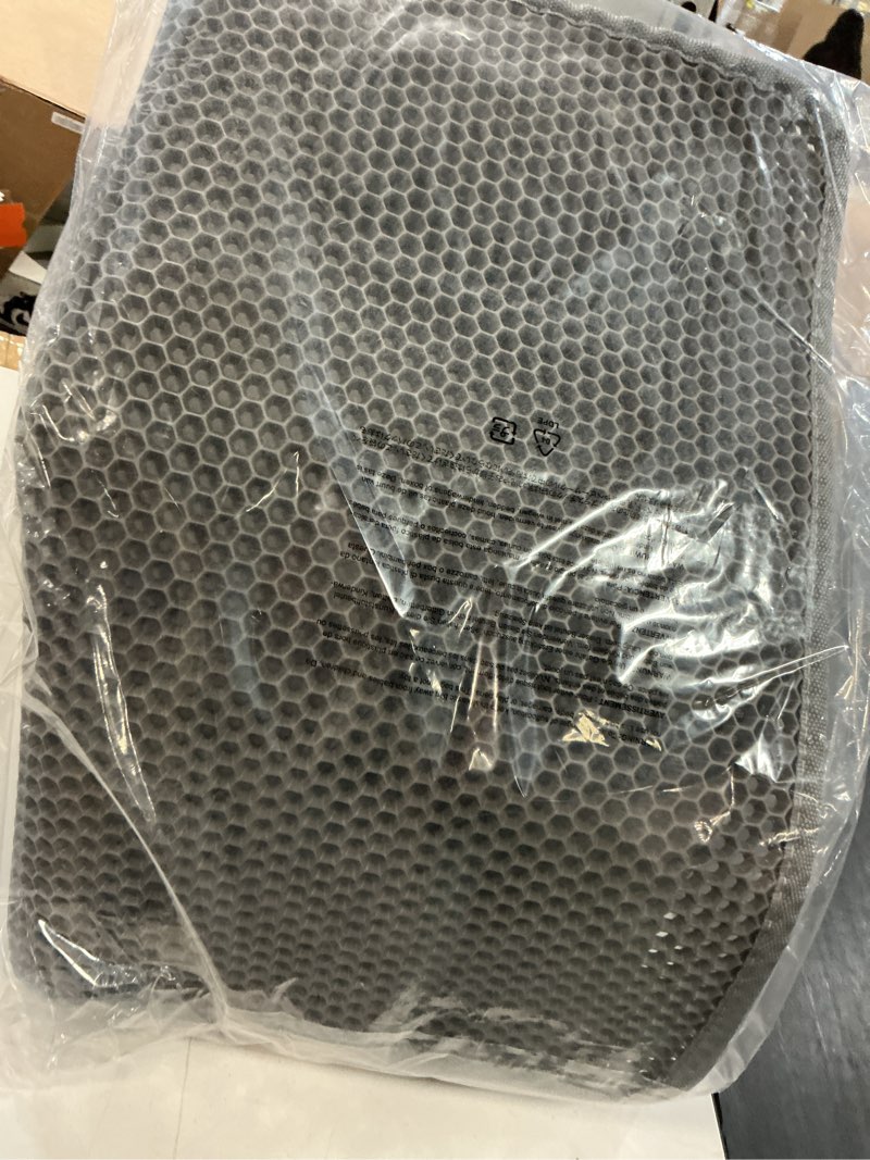 Condition photo showing Good Condition for amazon basics double-layer cat litter mat, honeycomb design with scatter control, waterproof & urine-proof, non-slip trapper mat, soft on paws, grey, 30" x 24" 30''x24''
