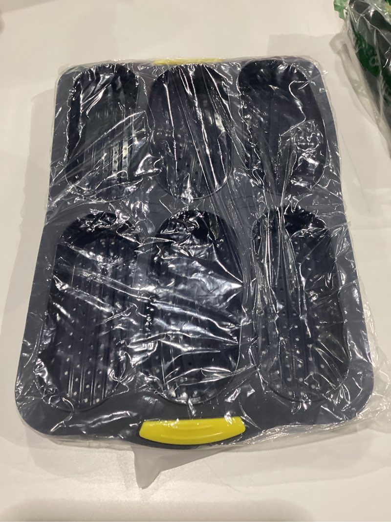 Condition photo showing New/Like New for mujuze hot dog bun pan,6 cavity silicone hot dog bun pans for baking,nonstick & heat proof homemade hotdog bun baking pans,sub roll baking pan gray