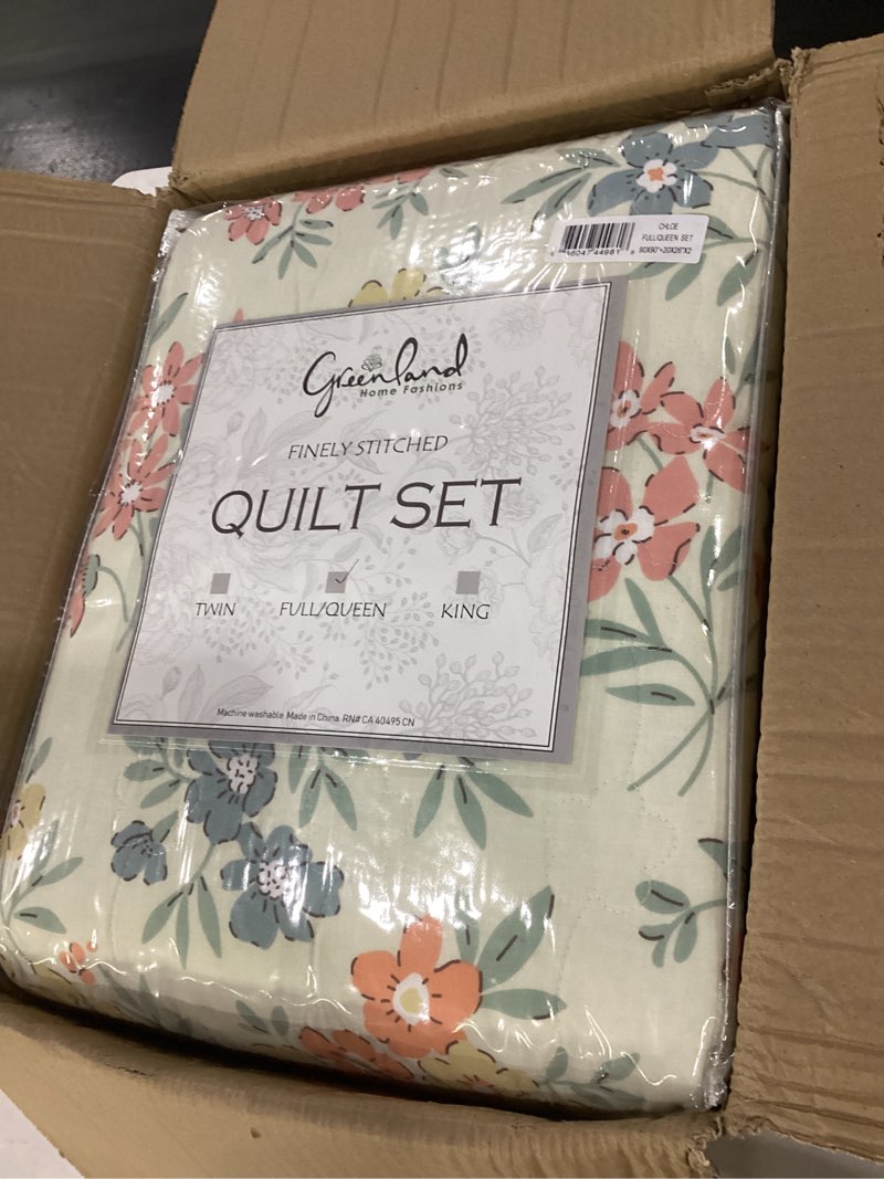 Condition photo showing Good Condition for greenland home chloe modern floral reversible quilt set, 3-piece full/queen, pastel 3-piece full/queen pastel