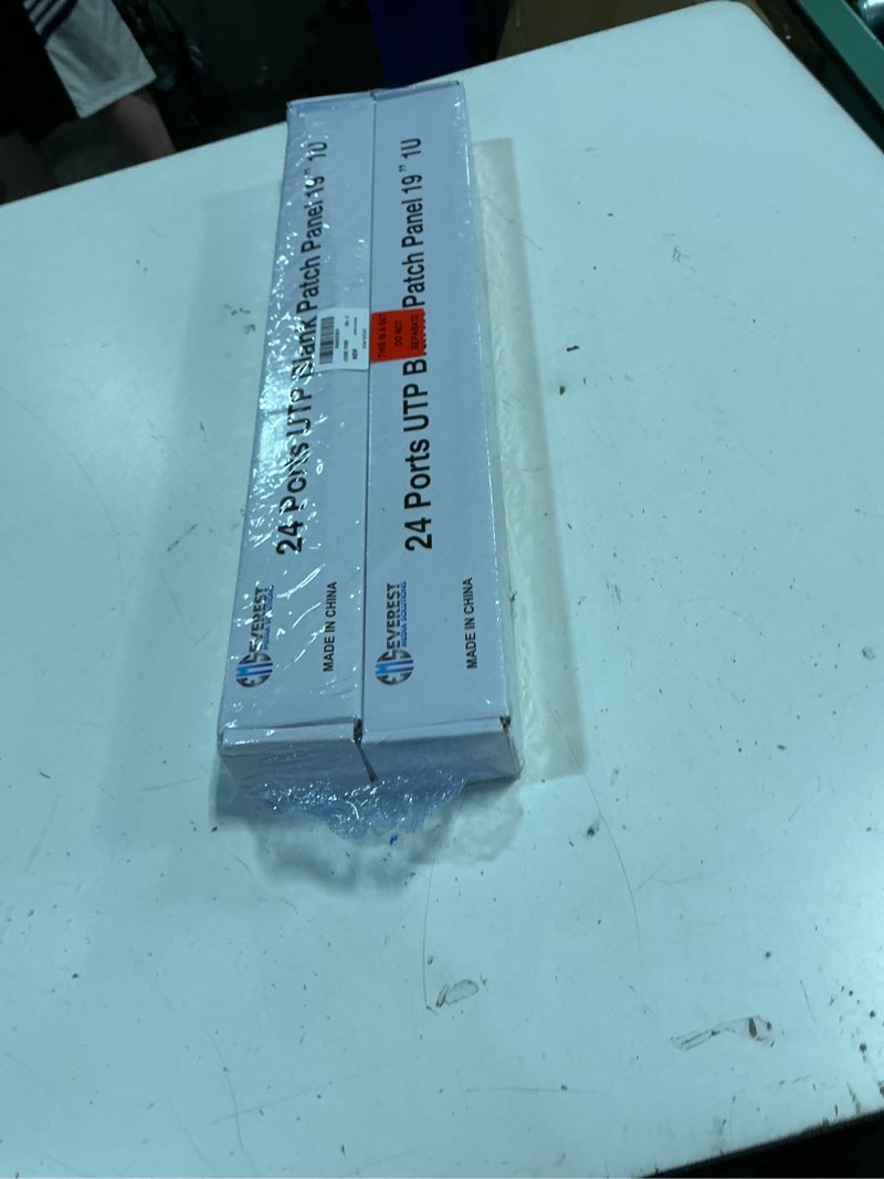 Condition photo showing New/Like New for everest 24 port keystone patch panel (2-pack) - removable 6-port panels - use with slim profile keystones only (wider jacks may not fit side by side) - 8 blank keystone jack inserts included 2-pack 24-port