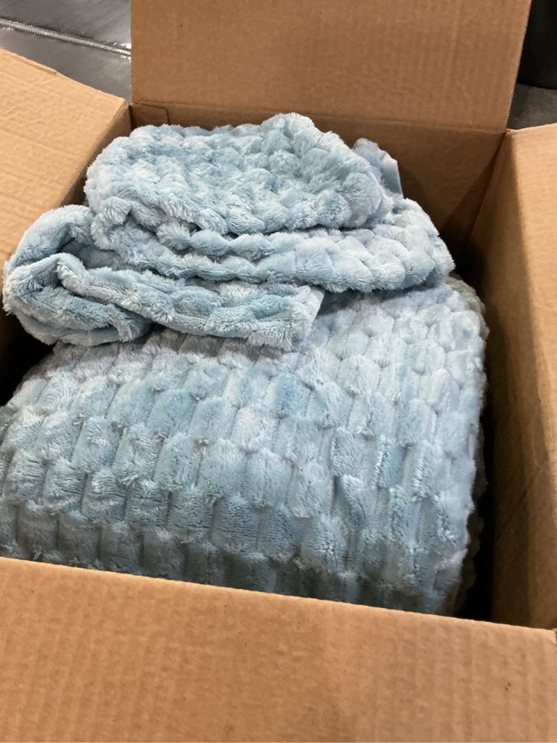 Condition photo showing Good Condition for BEDELITE Fluffy Queen Comforter Set - Dusty Blue Fleece Soft Comforter for Queen Size Bed, Luxury Warm Bedding Set for Winter, Fuzzy Bed Set 3 Pieces (1 Comforter, 2 Pillowcases) Dusty Blue Queen(88"x88")