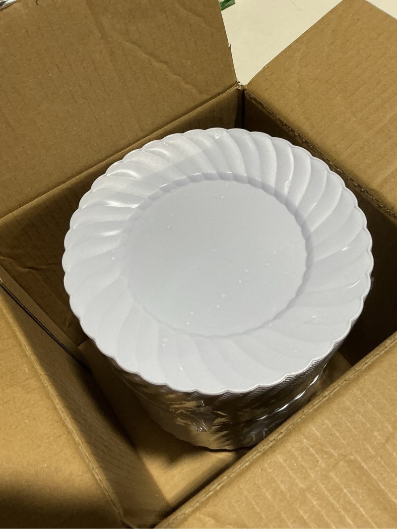 Condition photo showing Good Condition for u-qe 100 pieces white plastic plates - premium white disposable plates for wedding and party use including 50pcs 9 '' dinner plate & 50pcs 6.5 '' dessert plate