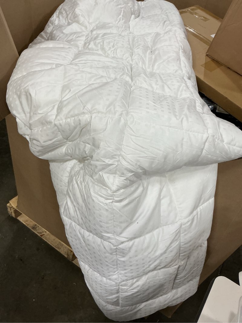 Condition photo showing Good Condition for easeland king size mattress pad pillow top mattress cover quilted fitted mattress protector cotton 8-21" deep pocket cooling topper (78x80 inches, white) white king