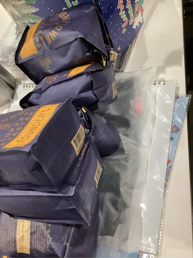 Condition photo showing New/Like New for Stumptown Coffee Roasters, Founder's Blend - Organic Whole Bean Coffee - 12 Ounce Bag, Flavor Notes of Vanilla and Cocoa Powder Founder's Blend 12 Ounce (Pack of 1)