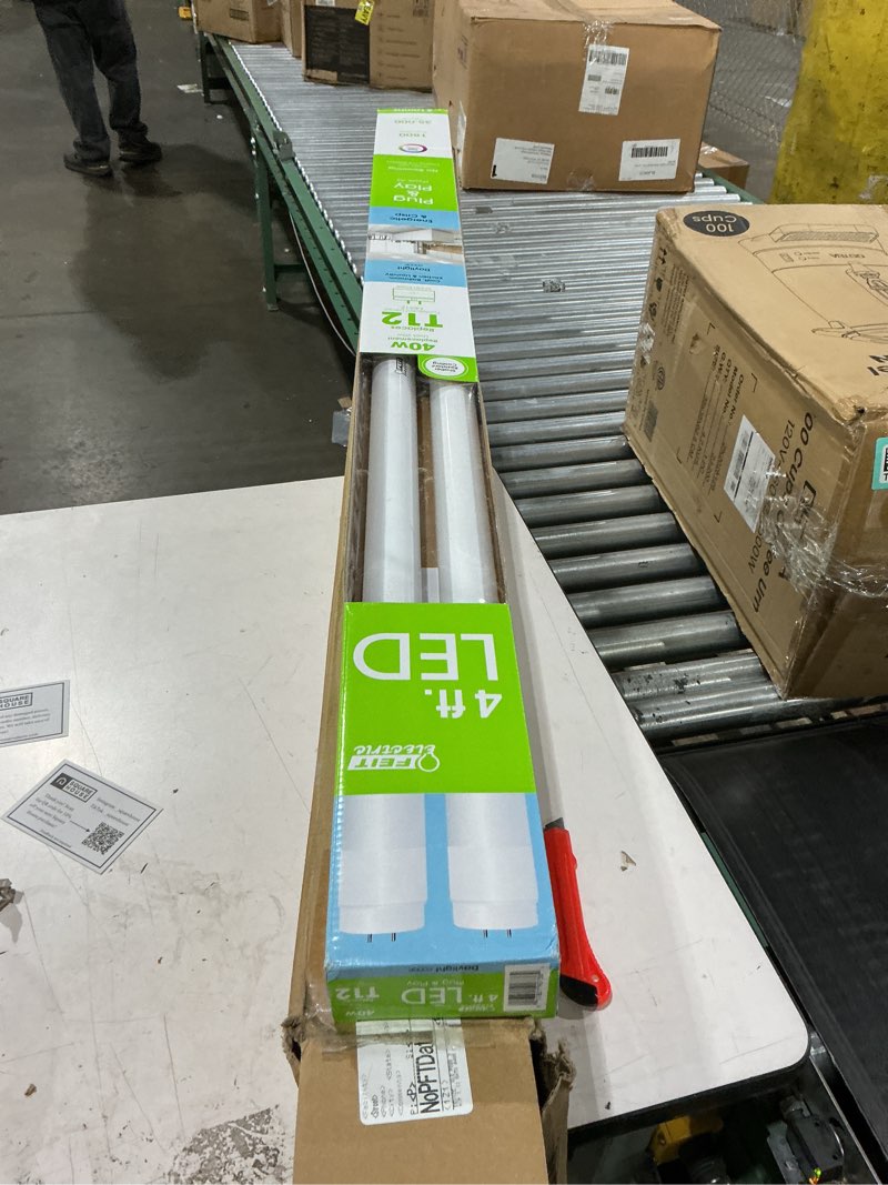 Condition photo showing New/Like New for bulb led t12g13 4'dl 18w