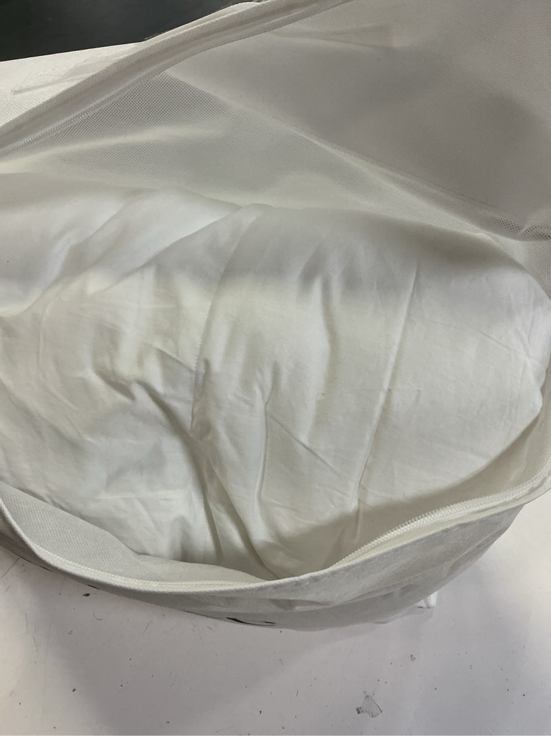 Condition photo showing Good Condition for quince premium down alternative comforter full queen