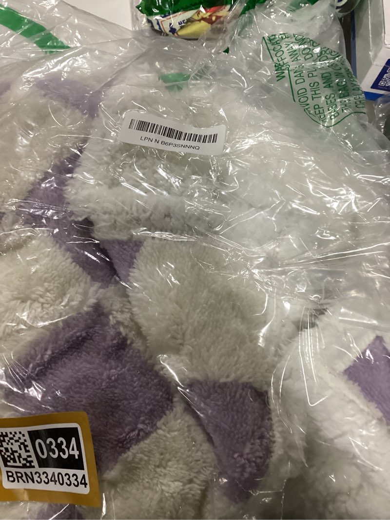 Condition photo showing New/Like New for LE SURE Waterproof Dog Blanket for Medium Dogs - Washable Double Sided Dog Blankets with Warm Jacquard Shag and Soft Sherpa Fleece, Pet Cat Blanket for Couch Protection, 3D Textured Checks, Purple M(30x40") Cozy Lavender Checks