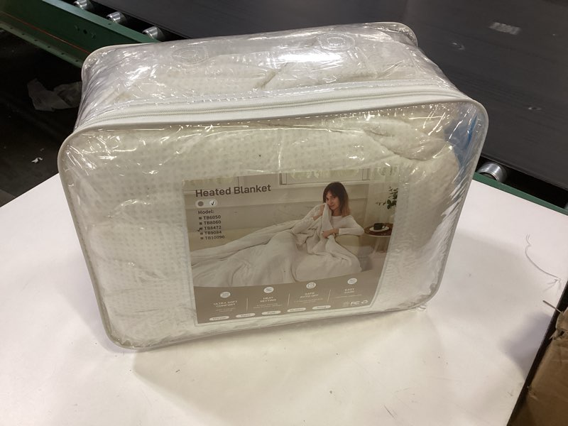 Condition photo showing Good Condition for Electric Heated Blanket Full Size, Washable Blanket Warmer for Home for Adults, Fast Heating Super Cozy Soft Fabric, 72" x 84", 9 Heat Levels, 1-9H Auto-Off, ETL Certified, Cream Cream Full 72" x 84"