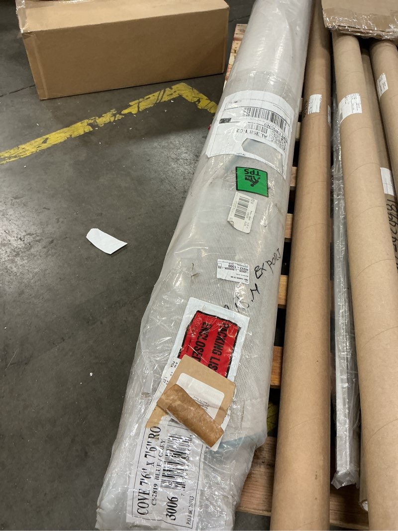 Condition photo showing New/Like New for New Home Rise Hand-Tufted Wool Contemporary Leaf Area Rug - Ivory 7'6" Round