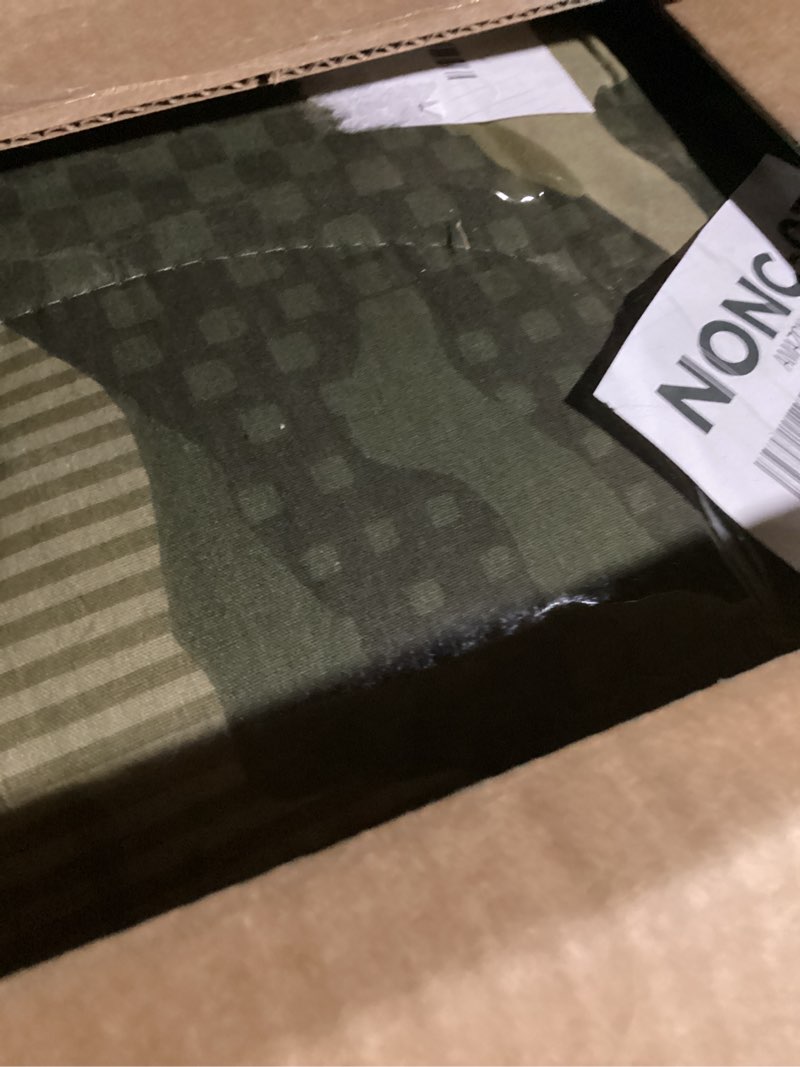 Condition photo showing New/Like New for Dream Factory Boys Army Green Desert Camo Comforter Set, Multi, Twin