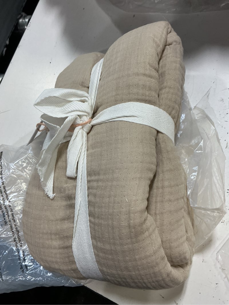 Condition photo showing Good Condition for quince organic cotton gauze sham set king 