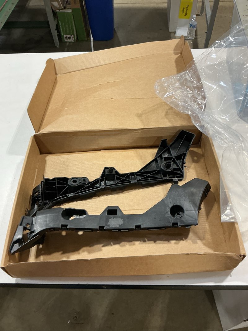 Condition photo showing Good Condition for 2pcs rear left and right bumper retainer bracket for mazda 3 2010-2013