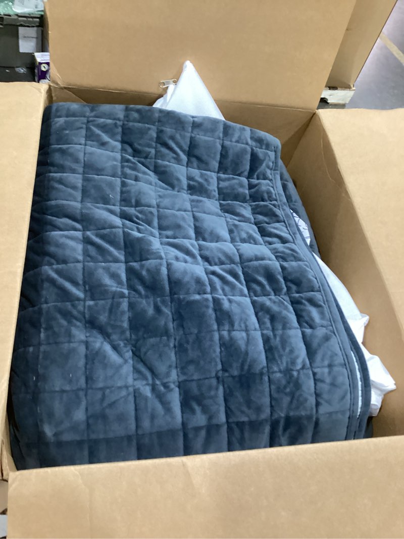 Condition photo showing Good Condition for ynm cooling weighted blanket for adults, cooling & cozy velvet dual-sided, 15lbs heavy bed throw for one person of 140lbs, four seasons use (60x80 inches, queen bed, dark/light grey) exclusive dark/light grey 60 in x 80 in 15 lb