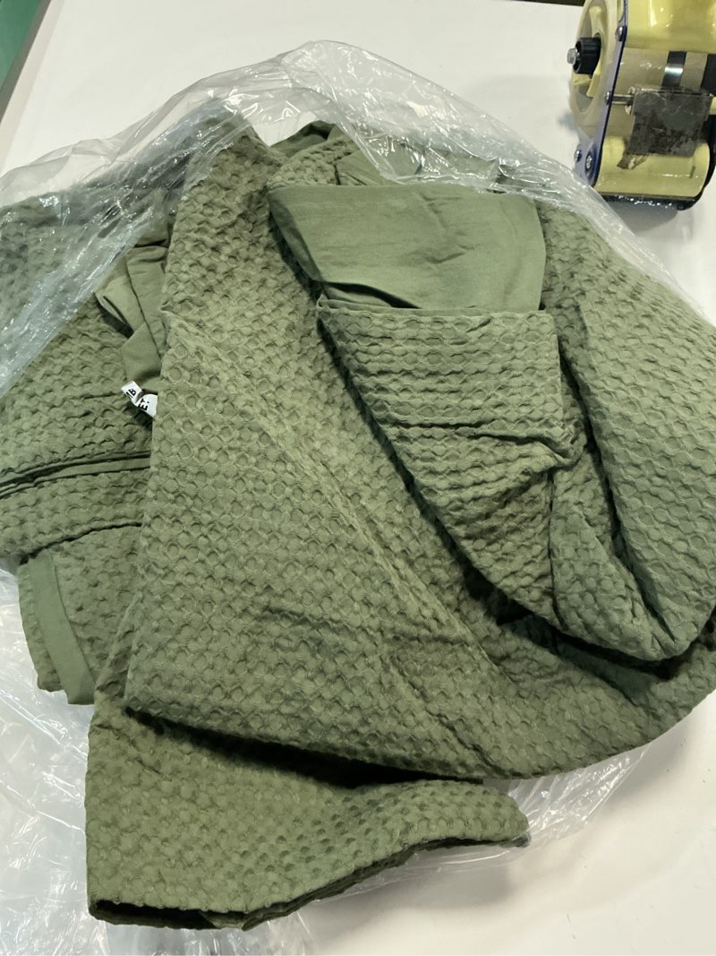 Condition photo showing Good Condition for organic luxe honeycomb duvet cover set, full/queen, olive