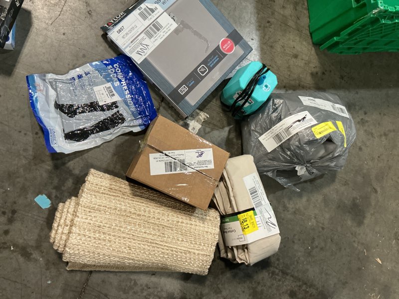 Condition photo showing As Is for assorted small home décor (7 pieces)