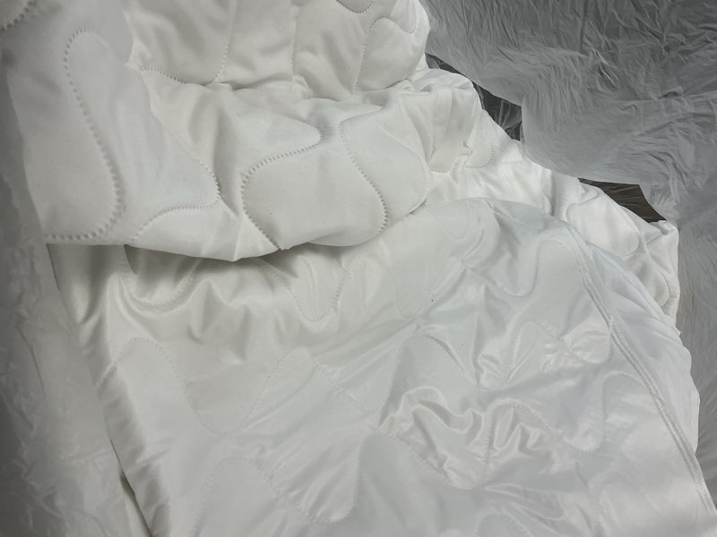 Condition photo showing As Is for waterproof quilted split king mattress protector pad for adjustable bed noiseless fitted mattress cover soft padded topper with up to 16 deep pocket split king 2x(39x80)