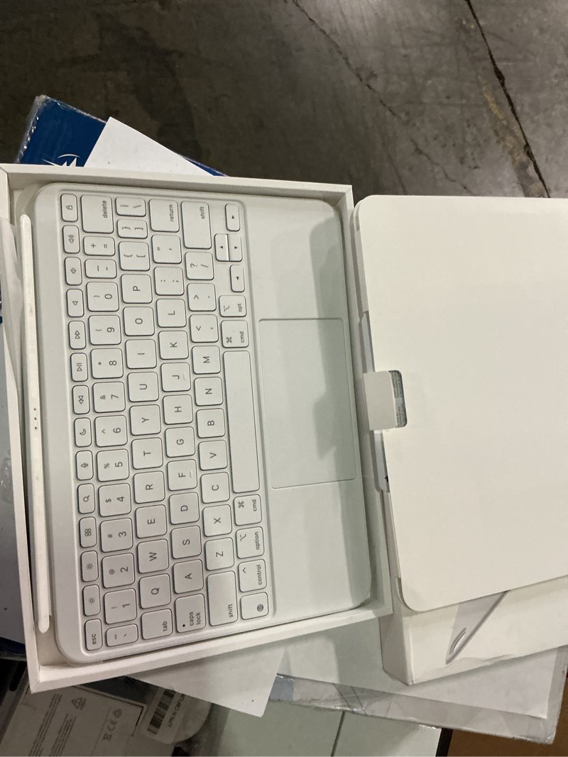 Condition photo showing Good Condition for apple magic keyboard: keyboard and case for ipad air 11-inch (m2, m3, and m4) and ipad air (4th and 5th generation), us english — white ipad air 11-inch white
