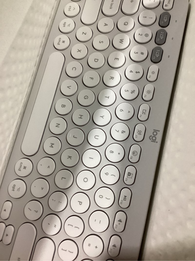 Condition photo showing Good Condition for seenda wireless bluetooth keyboard and mouse combo, skm64-3 rechargeable slim quiet keyboard mouse, 3 multi-device connection, compatible for windows 11/10 pc laptop mac macbook ipad, white silver