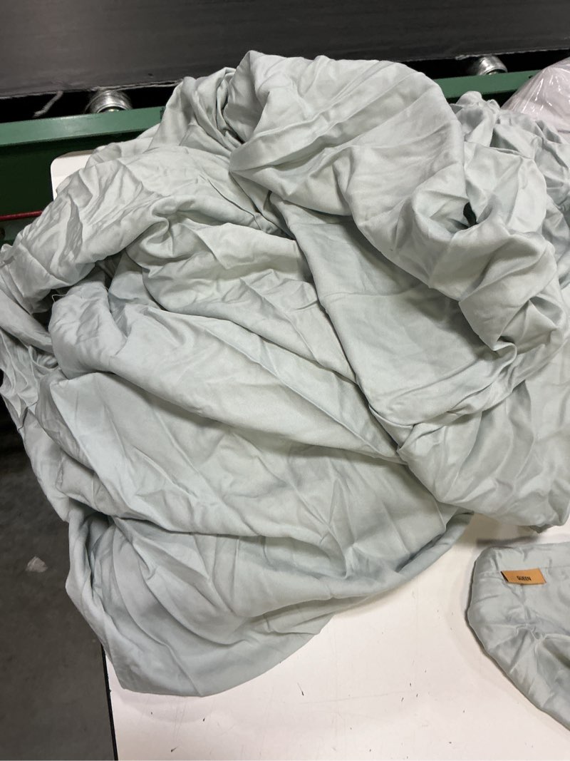 Condition photo showing Good Condition for quince bamboo sheet set 3 pieces queen sage
