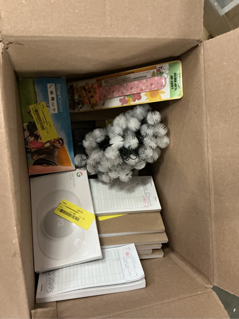 Condition photo showing Good Condition for assorted home improvement lot (small tools, screw, home accessories, etc.)