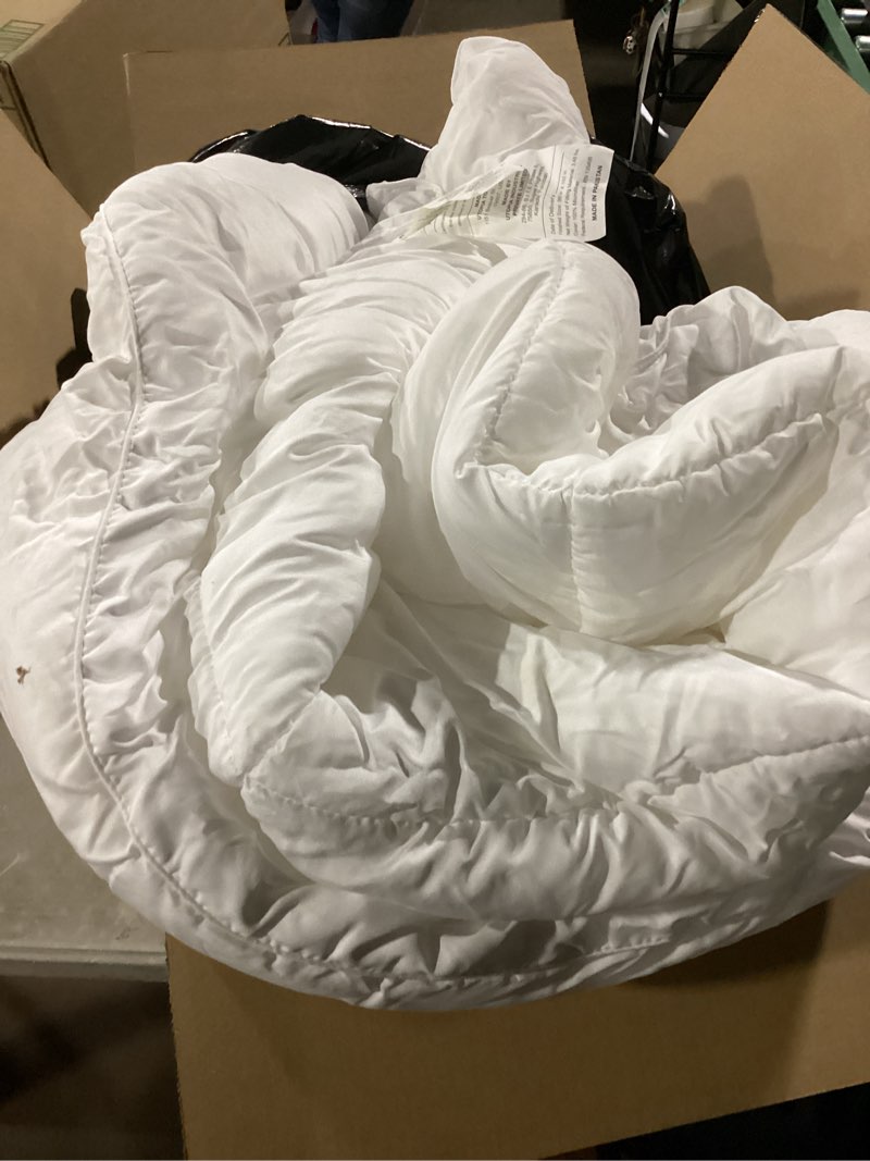 Condition photo showing Good Condition for Utopia Bedding Comforter Duvet Insert, Quilted Comforter with Corner Tabs, Box Stitched Down Alternative Comforters Queen Size (Beige) Queen Beige