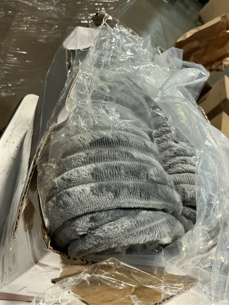 Condition photo showing Good Condition for Homemate Heated Blanket Electric Throw - 50"x60" Heating Blanket Throw 1/2/4/6/8 Hours Auto-Off 10 Heat Levels Over-Heat Protection Soft Flannel Sherpa Heater ETL Certification Light Grey (Striped) 50 Inch x 60 Inch