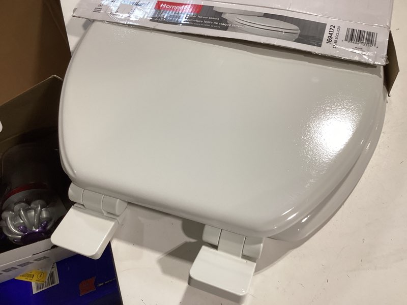 Condition photo showing Good Condition for american standard moments wood white round soft close toilet seat