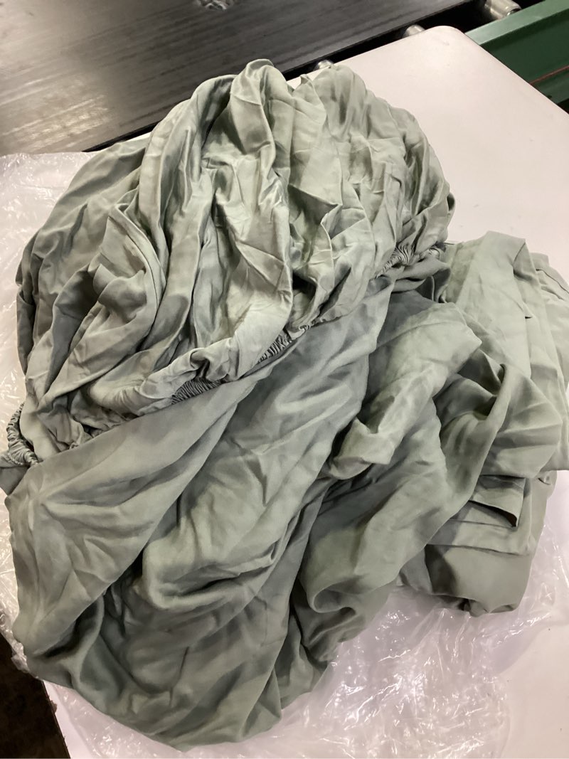Condition photo showing Good Condition for bamboo deluxe bedding bundle size: king