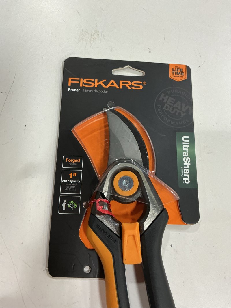Condition photo showing New/Like New for fiskars steel bypass hand pruner with standard handle