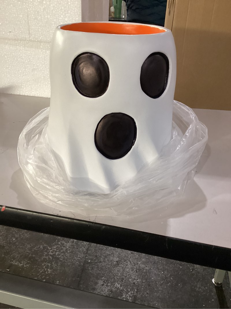 Halloween ghost face disply stand