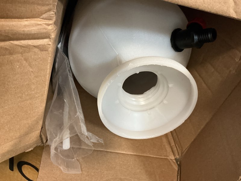 Condition photo showing Good Condition for chapin 28324 battery powered sprayer, no more pumping, pressured autosprayer, 2 gallon, lawn, garden, anti-clog filter, adjustable spray nozzle, spraying plants, watering, weeds, fertilizer and pests