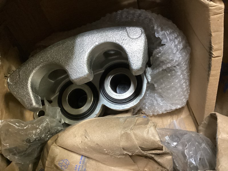 Condition photo showing Good Condition for maxfavor 18b4918a 18b4919a disc brake calipers assembly w/bracket compatible with chevrolet 2008-2013 avalanche 2008-2020 tahoe for cadillac 2008-2020 escalade brake caliper set front left right