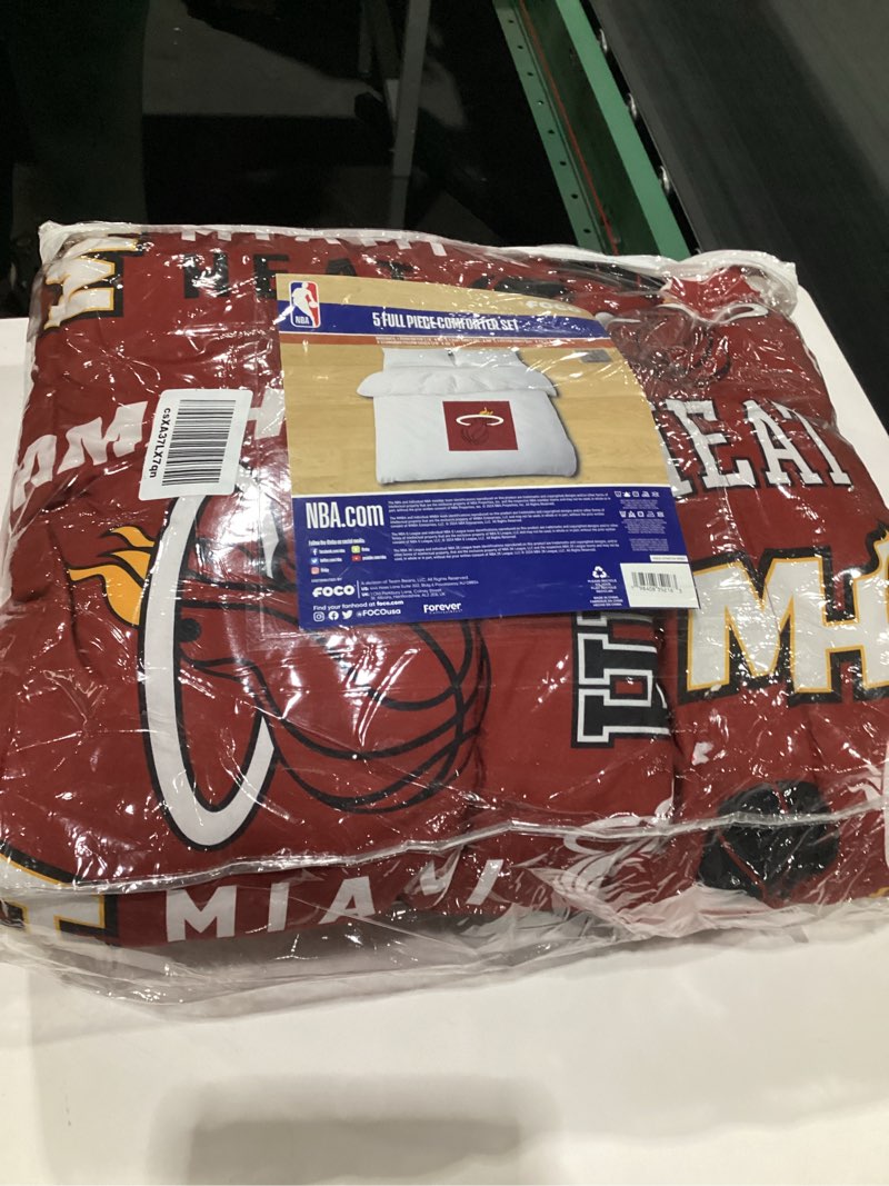 Condition photo showing New/Like New for FOCO Unisex-Adult NBA Team Logo Bed in a Bag Comforter, Sheets, Pillow Cases Bedding 5-Piece Set Miami Heat Full