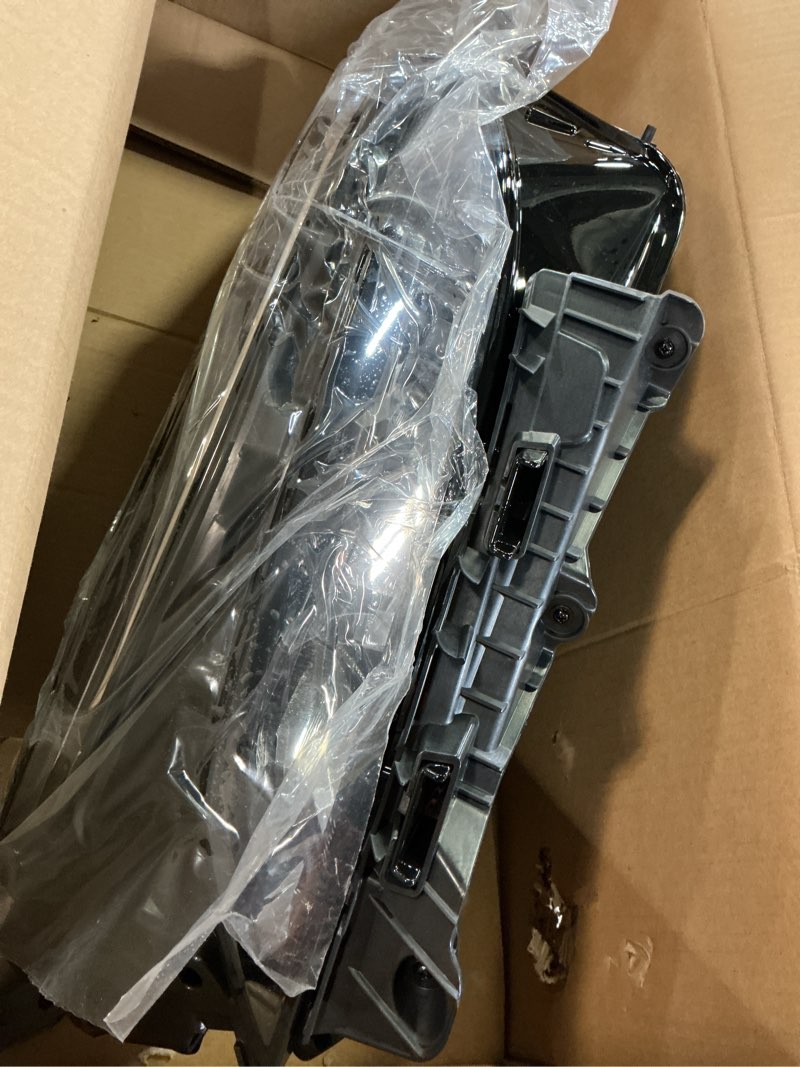 Condition photo showing New/Like New for hedalight assembly compatible with equinox lt | rs 2022-2024 | driver side hedalight front headlamp with drl gm2502532(left)