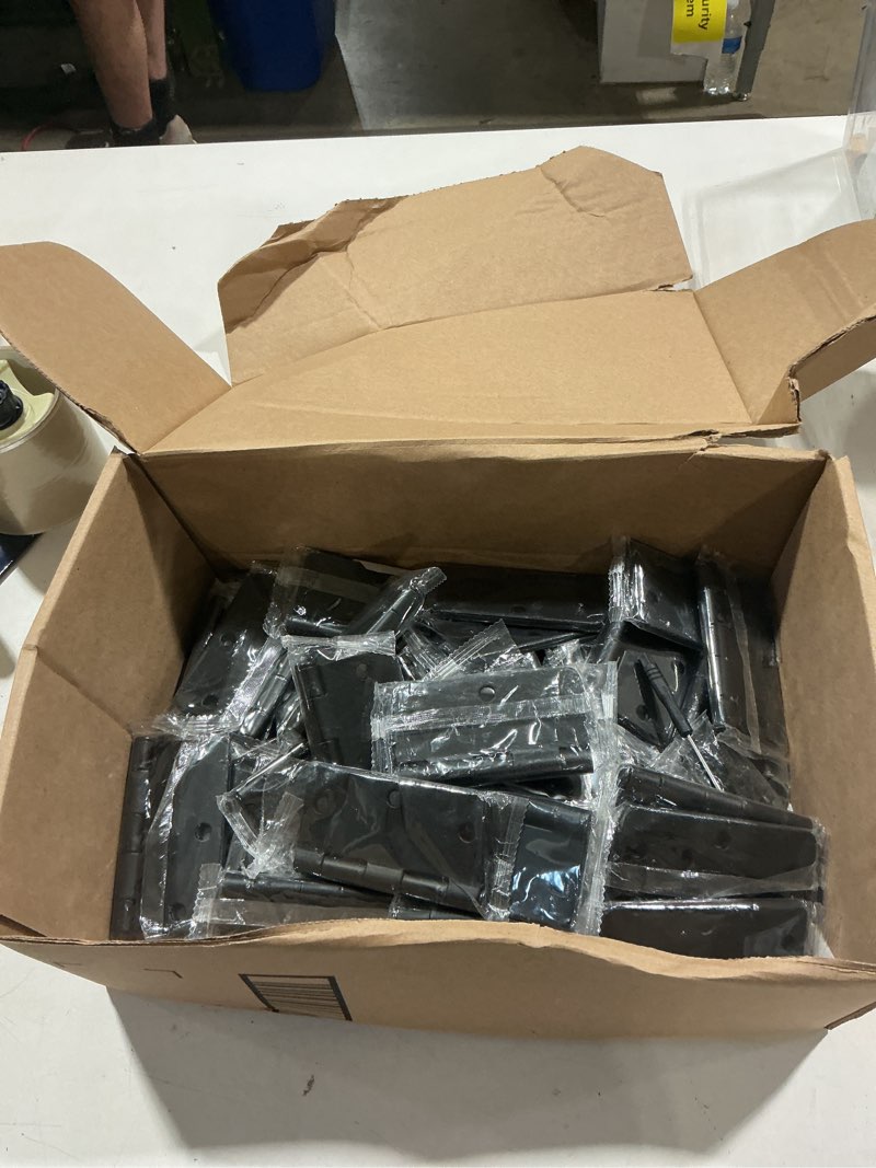 Condition photo showing Good Condition for 3.5" x 3.5" x 5/8" radius interior door hinges (flat black