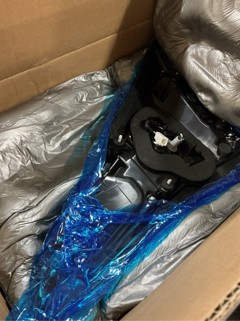 Condition photo showing New/Like New for Halogen Inner Tail Lamps Set CAPA Certified Left Right Pair Fits 2016-2018 Toyota Rav 4