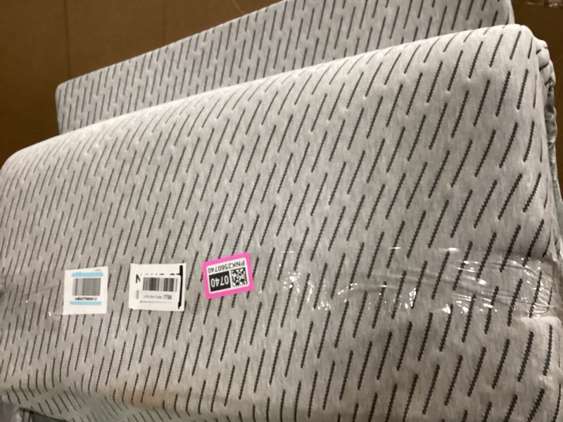 Condition photo showing Good Condition for Bamboo Mattress Topper Twin XL Size 4 Inch, Cooling Gel & Bamboo Charcoal Memory Foam Mattress Topper for Back Pain Relief, Firm Dual-Layer Foam Bed Pad with Removable Cover College Dorm Twin XL 4"-Bamboo