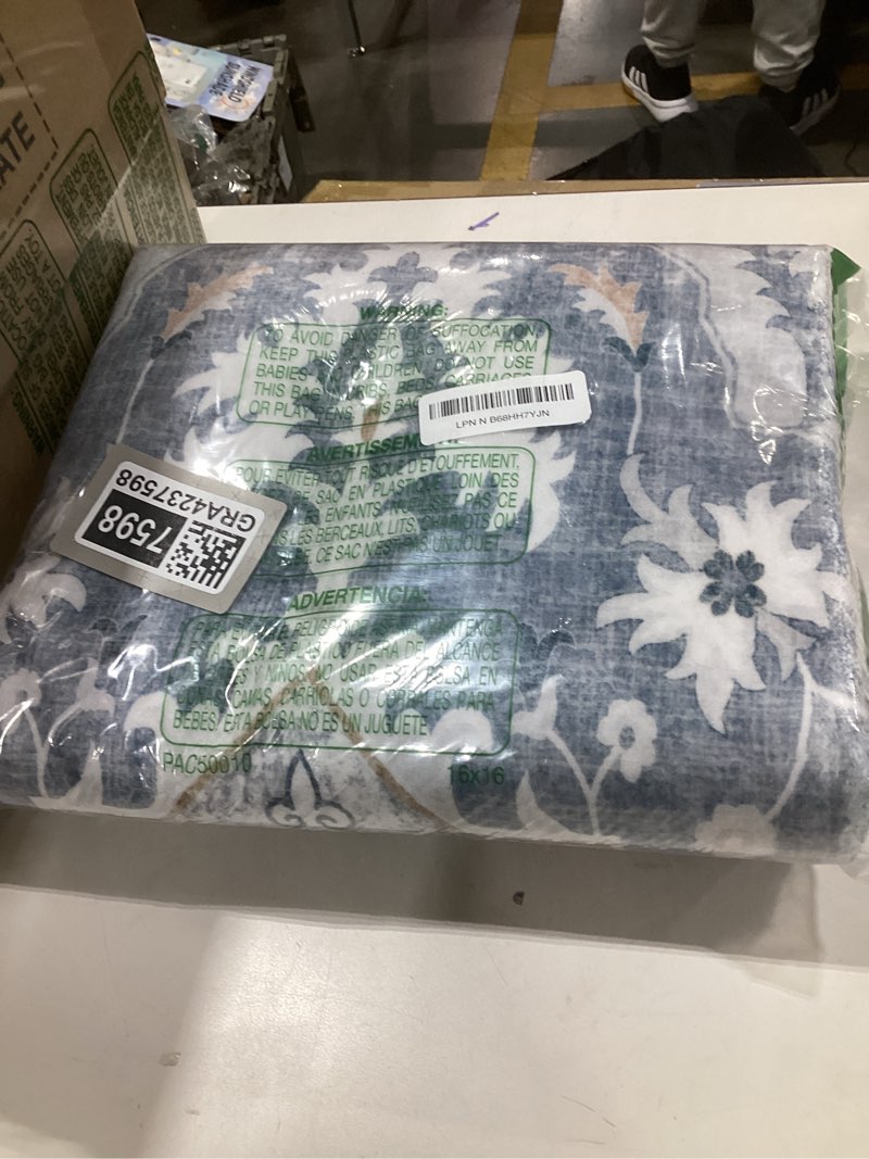 Condition photo showing Good Condition for 3x5 Washable Rug, Soft Non-Slip Vintage Medallion Rug, Low-Pile Printed Indoor Throw Rugs for Entryway, Kitchen, Bedroom Bedside, Entrance- Blue/Gray 3' x 5' (Rectangular) Han-blue/Gray